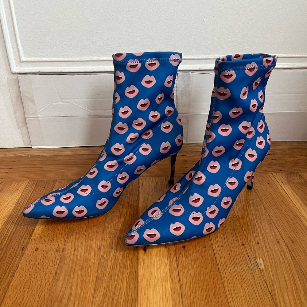 Zara Blue Heels with Pink Lip Pattern